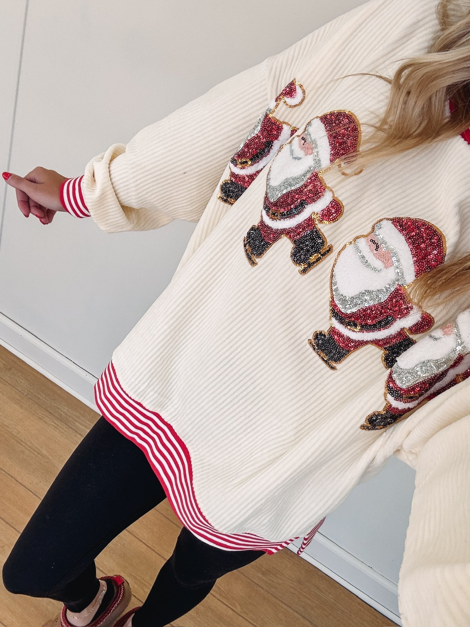 🎅Xmas Hot Sales - 49% OFF😍Women's Skating Santa Sequin Pullover